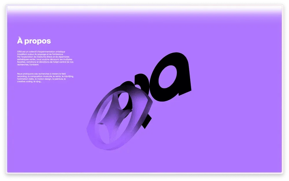 En bas du site, un paragraphe à propos, un fond violet, et le logotype en 3D, avec une texture de verre, jouant sur la diffusion des couleurs d’arrière plan.