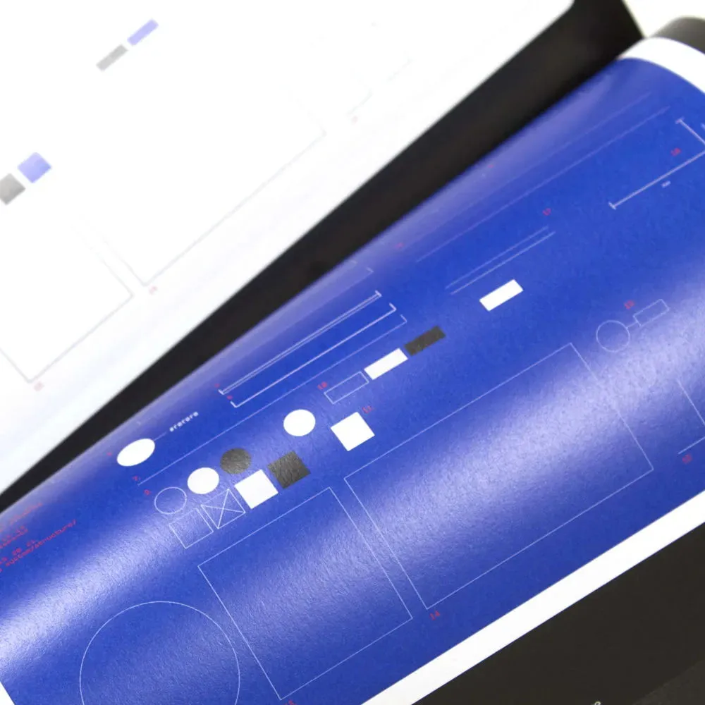 Un registre de formes à utiliser, ici sous la forme de lignes blanches sur un fond bleu.