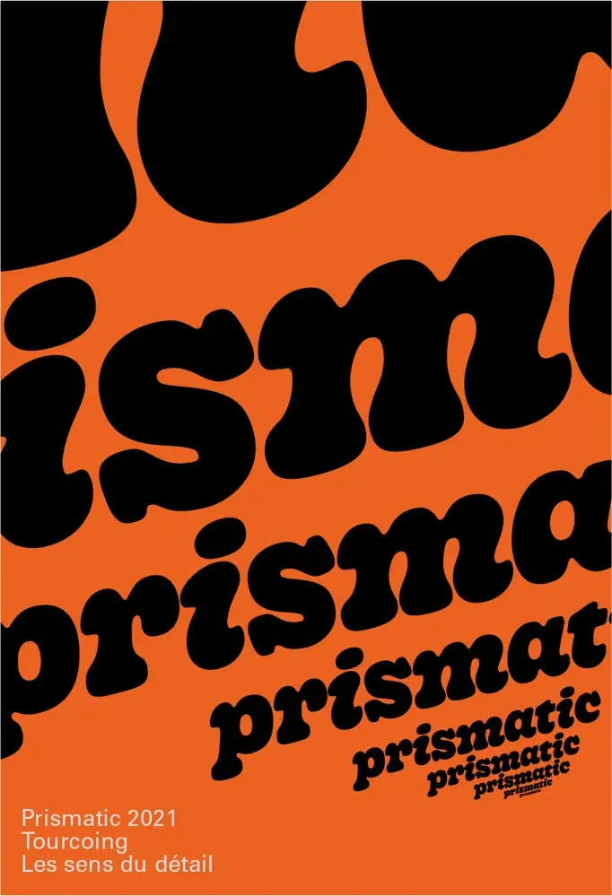 Le titre du festival très grand, en hors champ, se répète en rapetissant, devenant impercevable sur le fond orange.